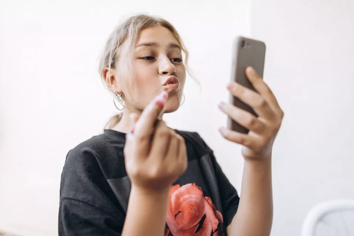EXPERT COMMENTARY: Parents urged not to let children do new viral beauty trend
